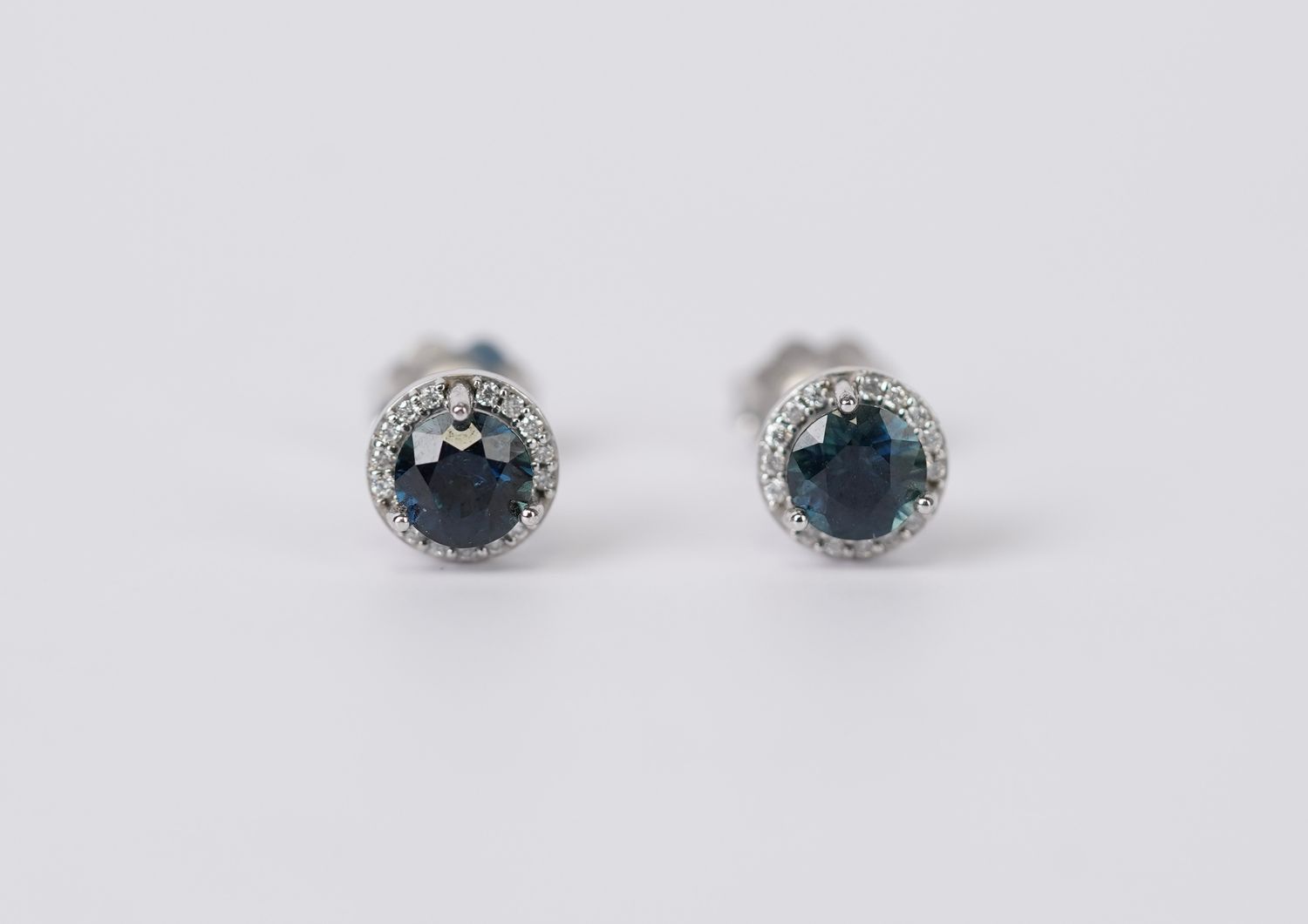 DET- 14KW 1.52g 1.30ctw (1.18ctrs) Teal Sapphire &amp; Diamond Halo Stud Earrings