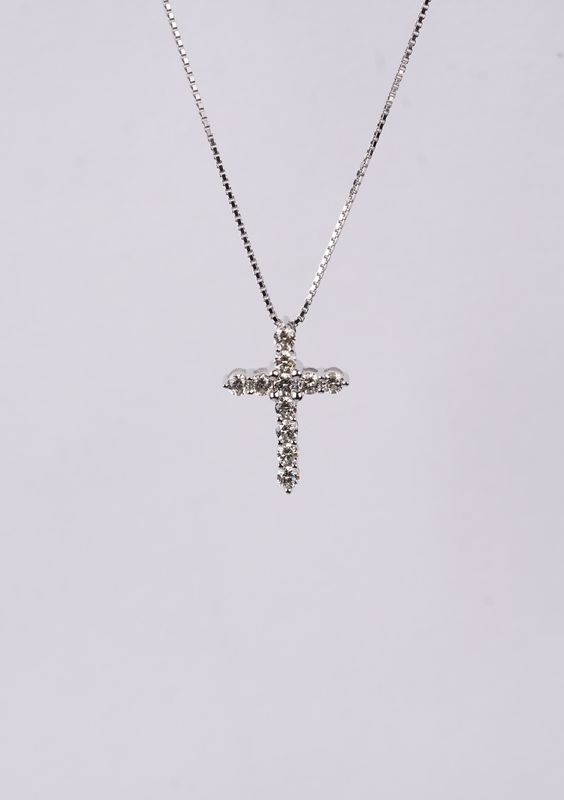NIE- 14KW 1.87g .25ctw Diamond Cross Necklace 18&quot;