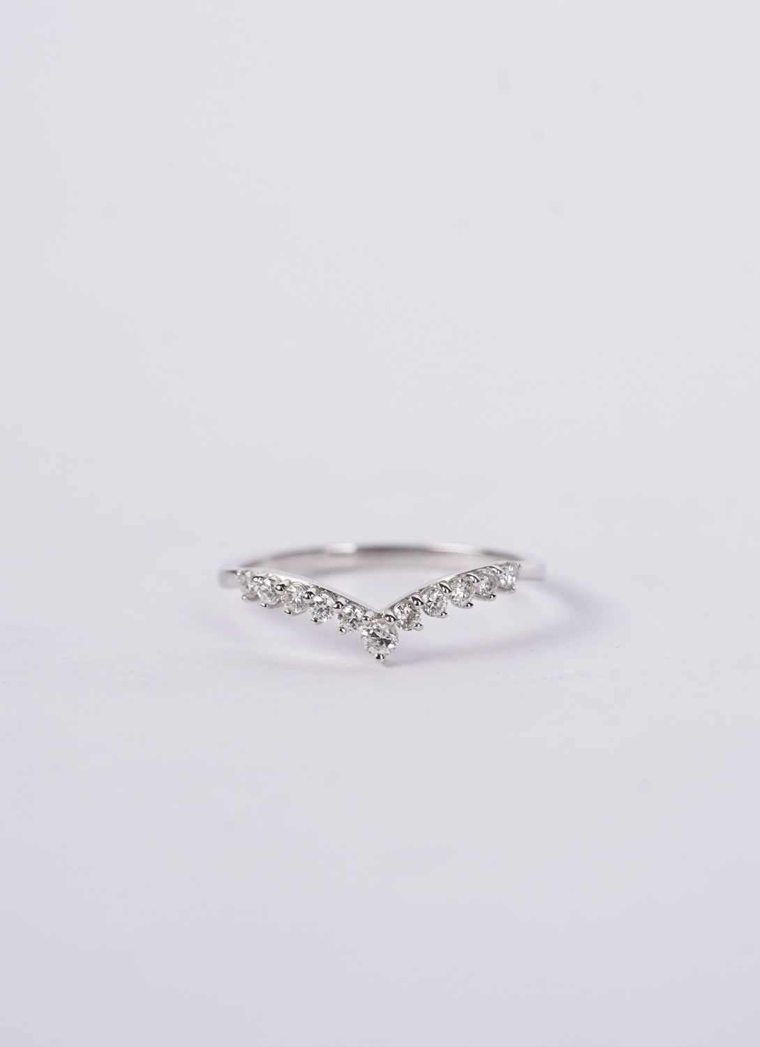 AAE- 14KW 1.38g .28ctw Diamond Stackable V-Band (size 7)