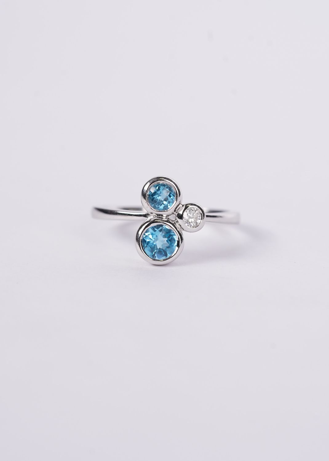 NLDX- 14KW 3.21g 1.03ctw Blue Topaz &amp; Diamond Bezel Fashion Ring (size 7)