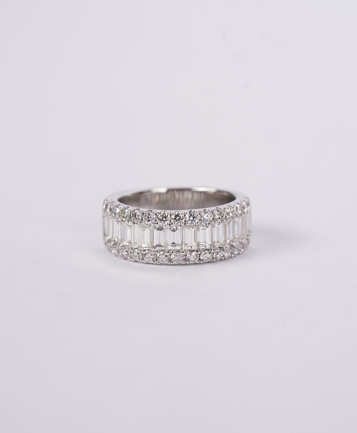 ABTTX- 14KW 8.70g 3.52ctw Baguette &amp; Round Diamond Fashion Ring (size 7.5)