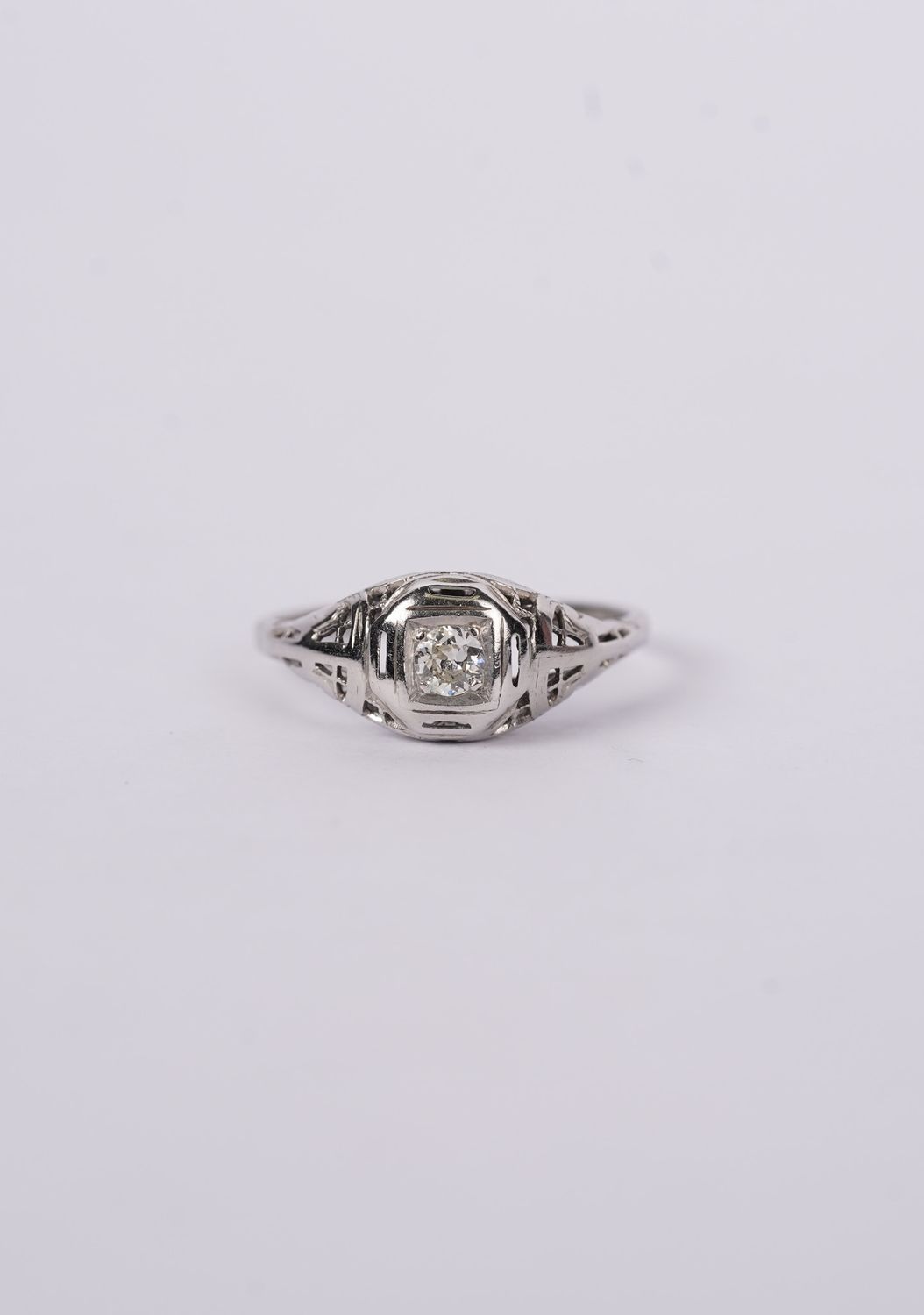 VBV-14KW 2.46g  .18ct J/SI1 Old European Cut Diamond Antique Ring (size 8)