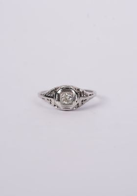 VBV-14KW 2.46g  .18ct J/SI1 Old European Cut Diamond Antique Ring (size 8)