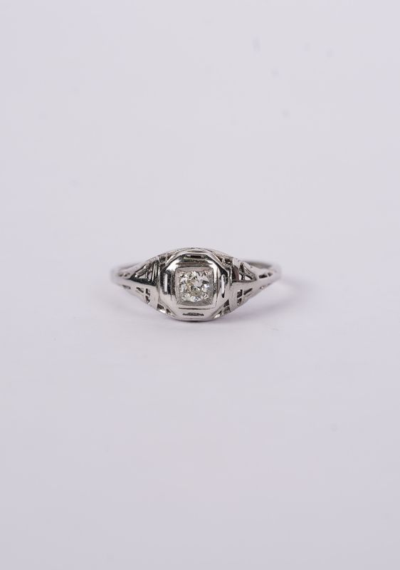 VBV-14KW 2.46g  .18ct J/SI1 Old European Cut Diamond Antique Ring (size 8)