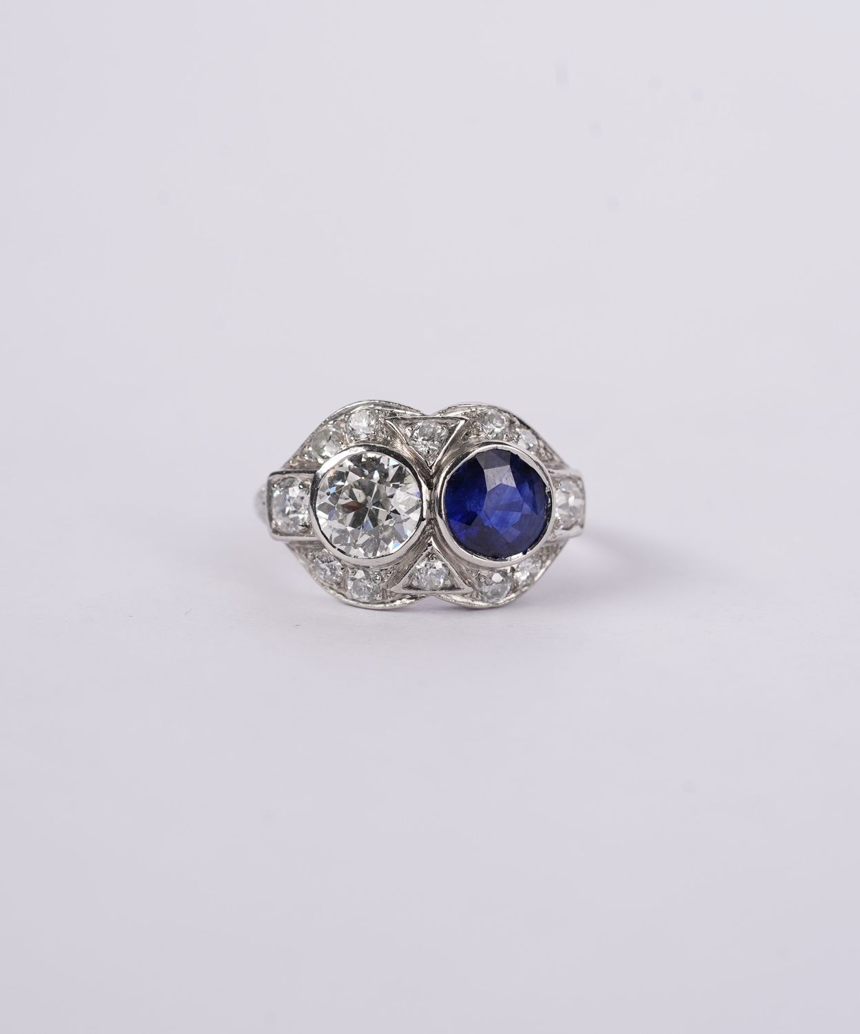 ALET- Platinum 4.76g 3.13ctw Sapphire &amp; Diamond Antique Ring (size 6)