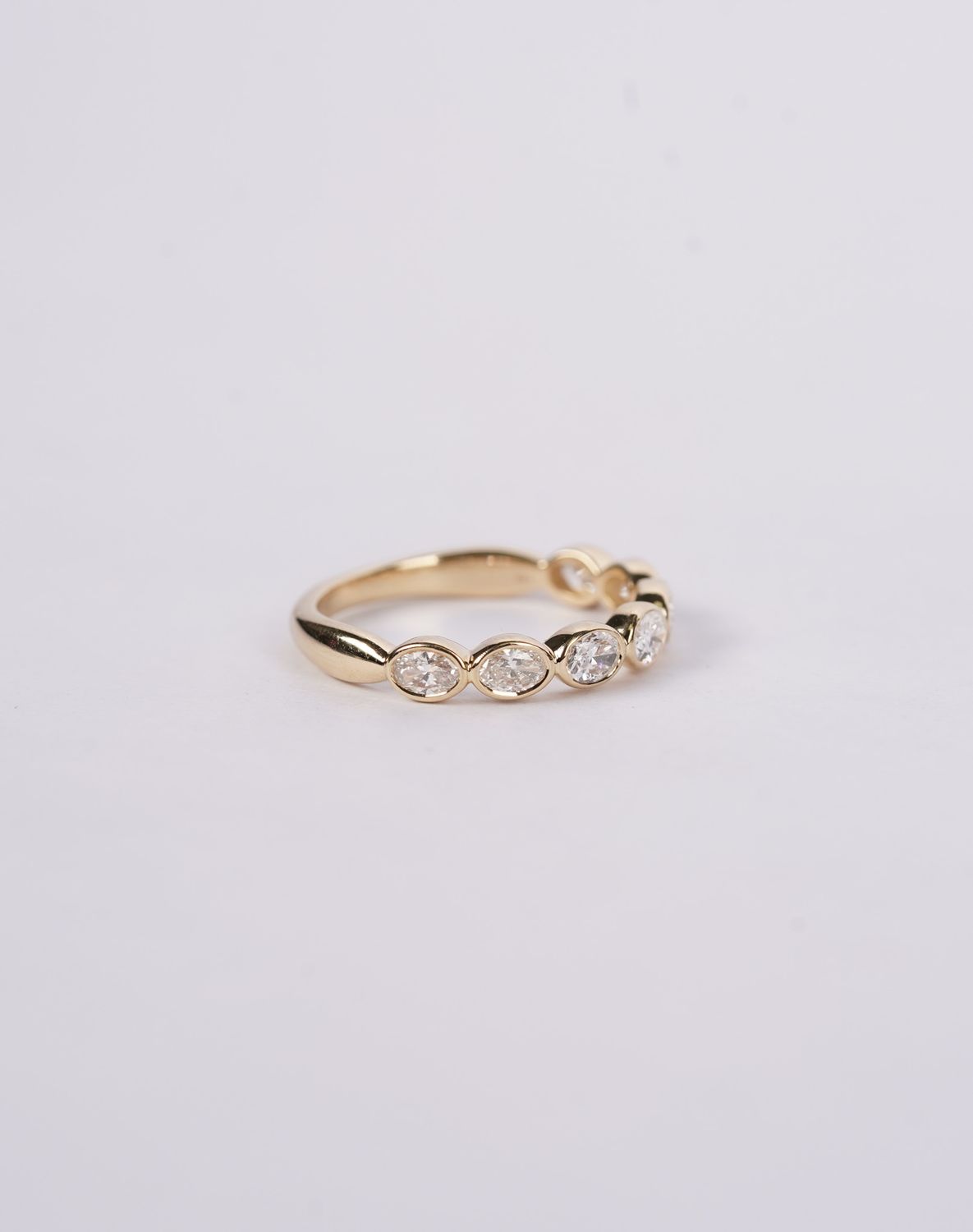 VENI- 14KY 2.44g .75ctw G/VS2 Oval Diamond Bezel Stackable Band (size 6.5)