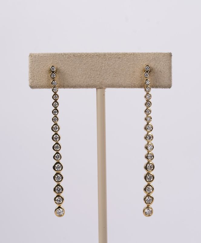 VVLT- 14KY 5.48g 1.00ctw Graduated Diamond Bezel Dangle Earrings