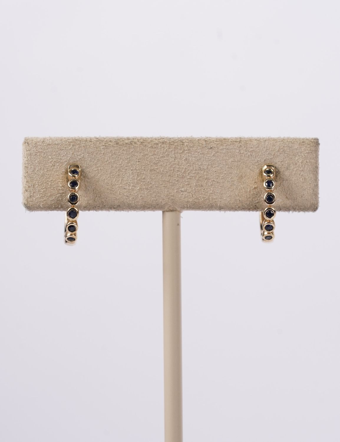 VDN- 14KY 2.20g .18ctw Sapphire Bezel Hoop Earrings