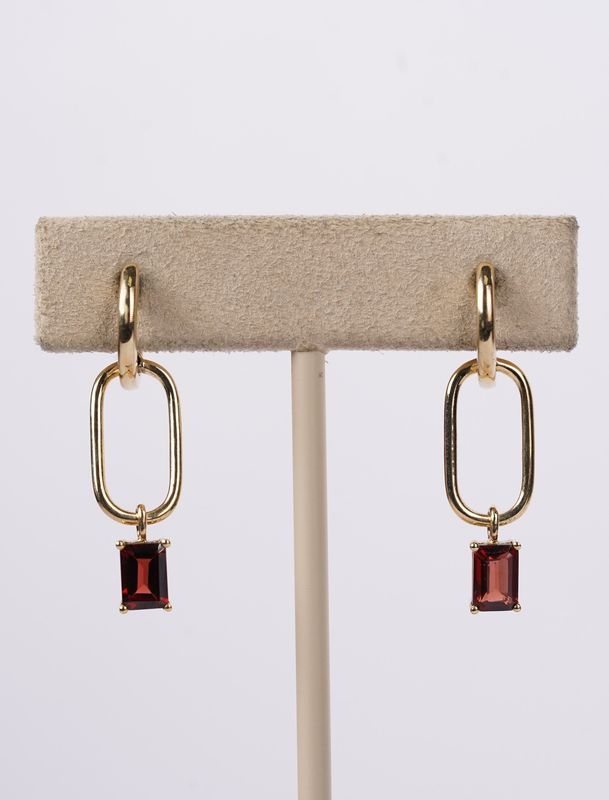 NAV- 14KY 3.50g 6x4mm Garnet Paperclip Earrings