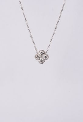 RTIX- 18KW 2.43g .46ctw Diamond Clover Pendant 16-18&quot;