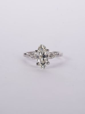 ETPT- Platinum 2.88g 1.80ctw (1.60ctr) J/SI1 GIA Antique Marquise Diamond Engagement Ring (size 5)