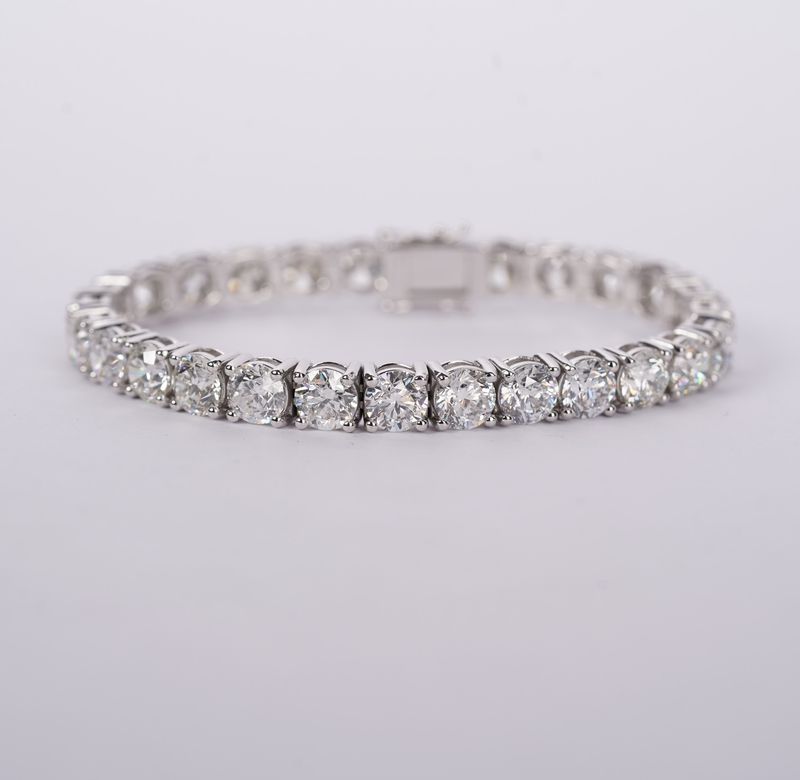 NEVDT- 14KW 28.8g 27.25ctw Diamond Tennis Bracelet 7&quot;
