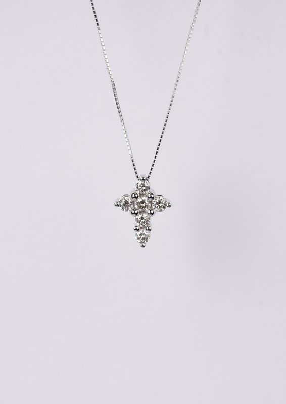 DRTX- 14KW 2.03g .40ctw Diamond Cross Necklace 18&quot;