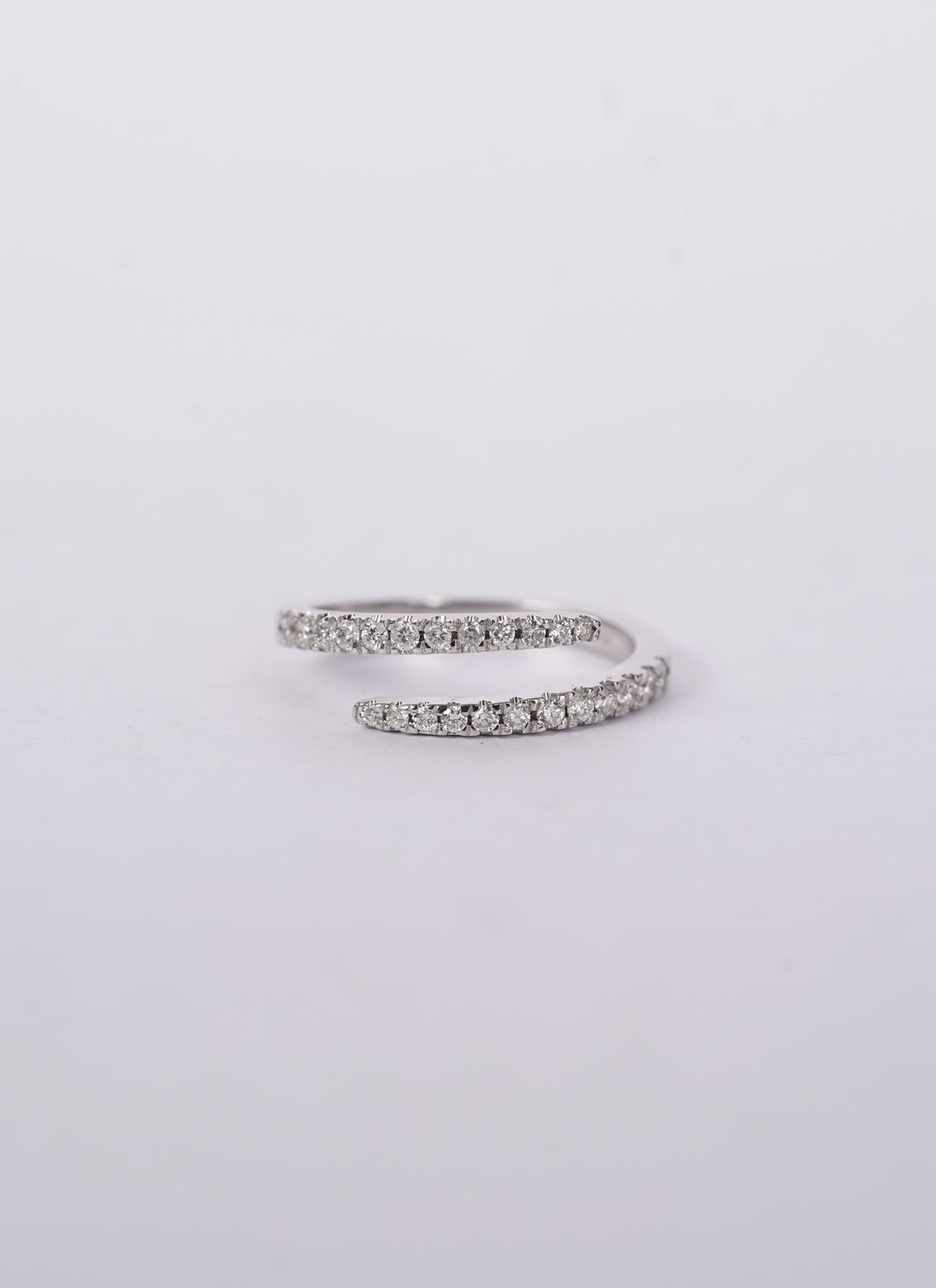 EITX- 14KW 2.83g .30ctw Diamond Fashion Crossover Ring (size 6.5)