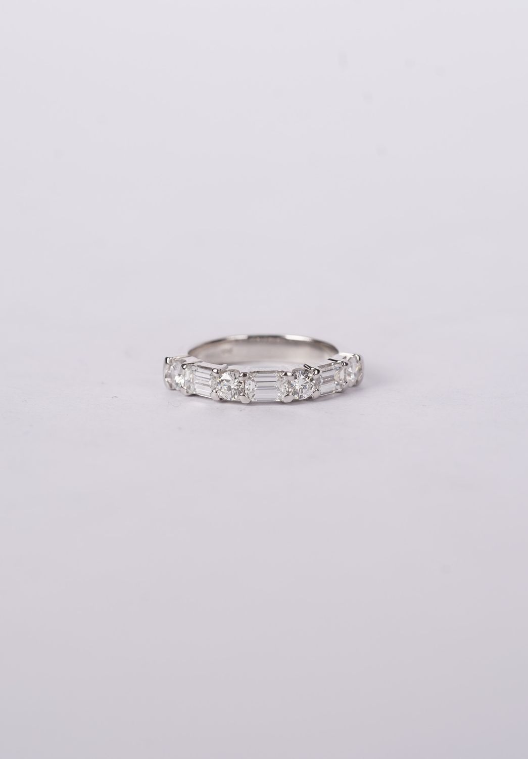 BTTX- 18KW 4.06g 1.00ctw Emerald &amp; Round Diamond Stackable Band (size 4.5)