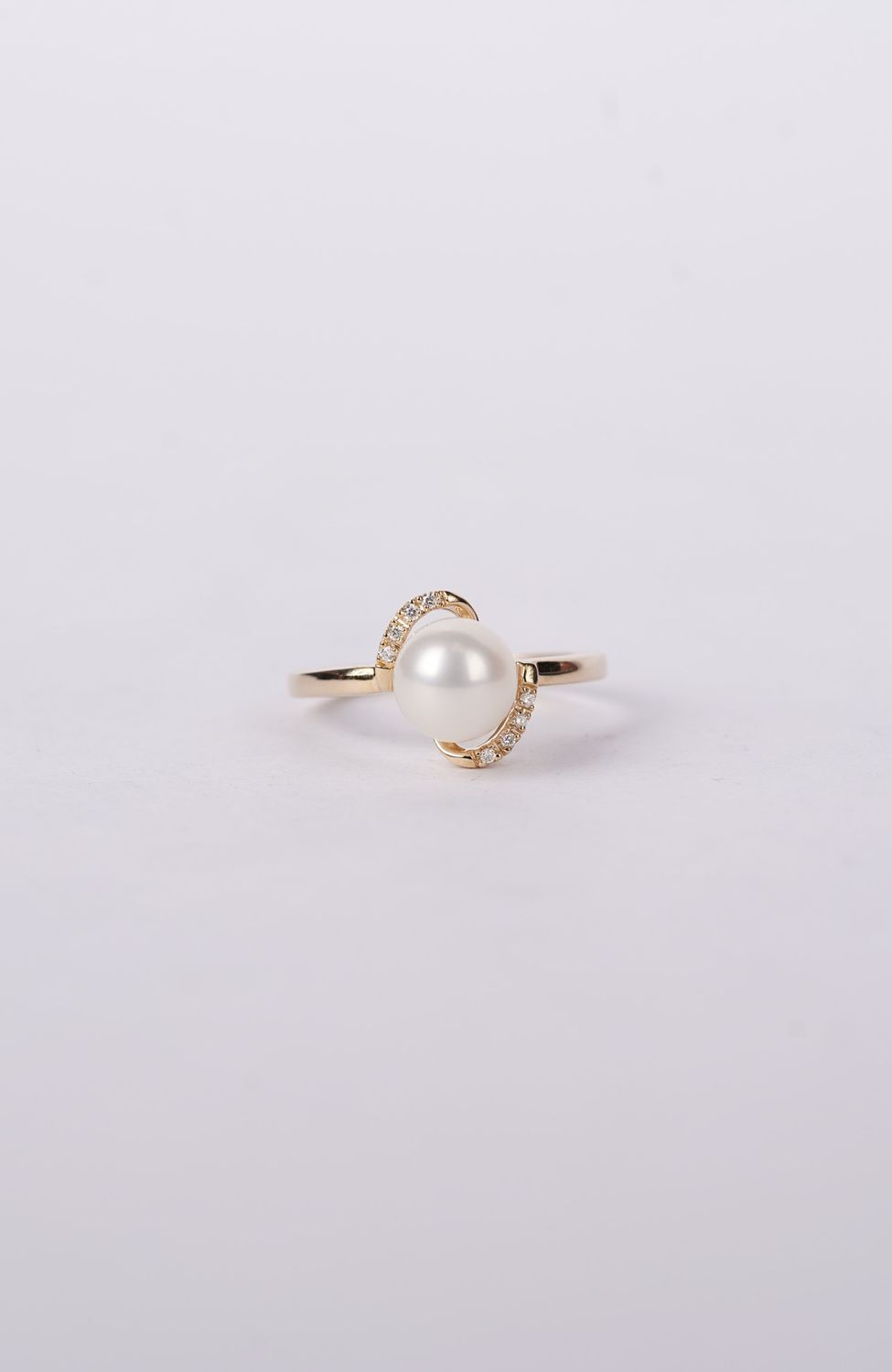 ATB- 14KY 1.46g .03ctw Diamond &amp; 7mm Pearl Ring (size 6)
