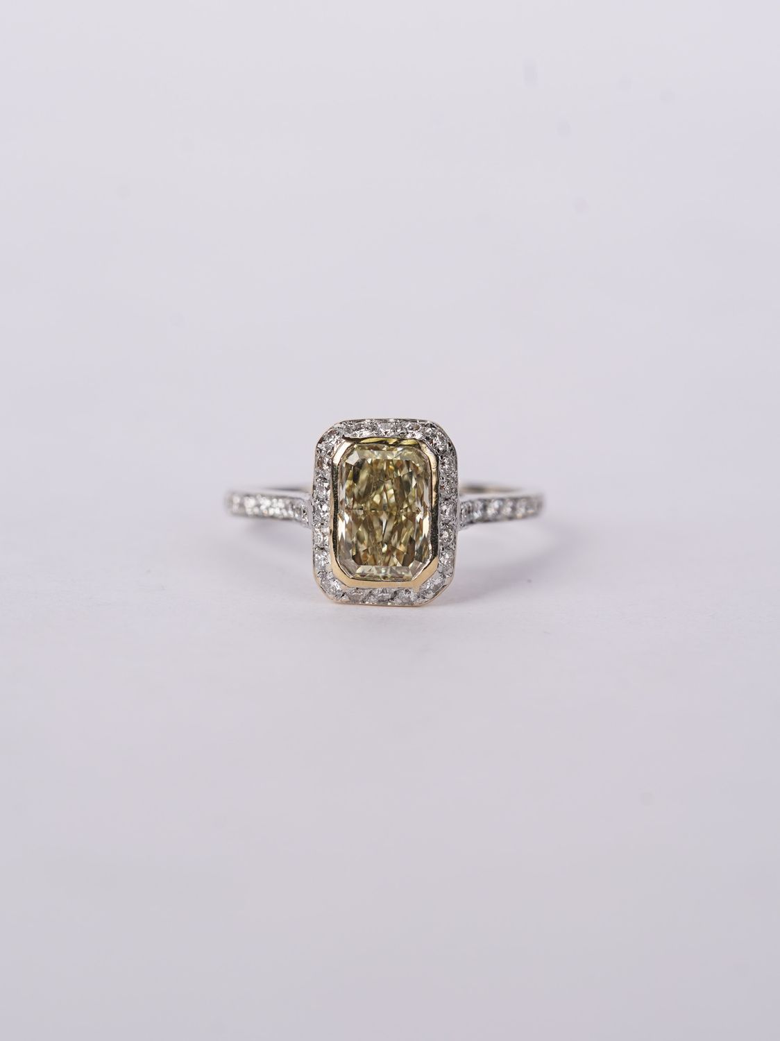 DTPT- 18KWY 5.53g 2.37ctw (1.56ctr) FLY/VS2 Radiant Diamond Halo Engagement Ring  (size 4.25)