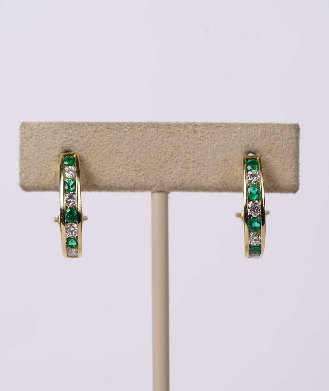 VATT- 18KY 5.09g 1.00ctw T&amp;CO Emerald &amp; Diamond Hoop Earrings
