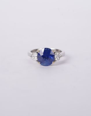 ETPT- Platinum 7.23g 5.1ctw (4.62ctr) Sapphire &amp; Diamond 3-Stone Ring (size 7.5)