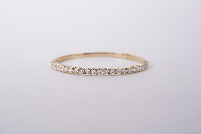 AVET- 14KY 7.53g 3.00ctw Diamond Flex Bangle