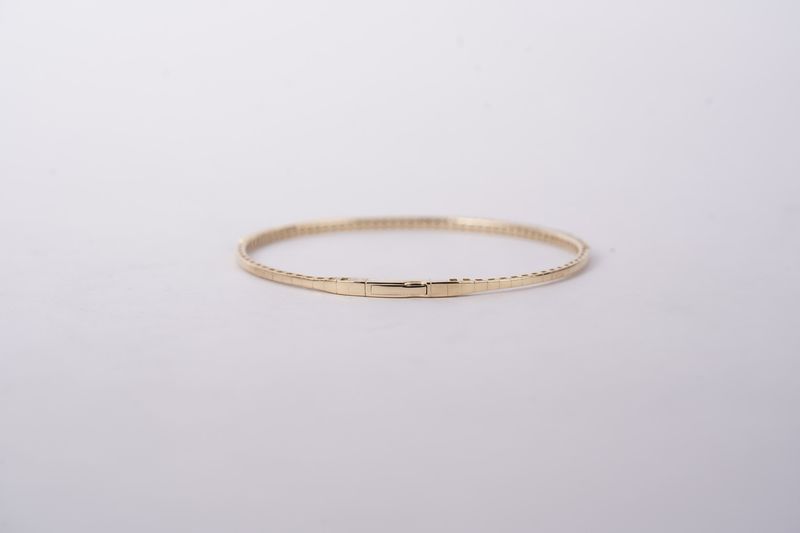 IDLX- 14KY 5.46g .85ctw Diamond Flex Bangle