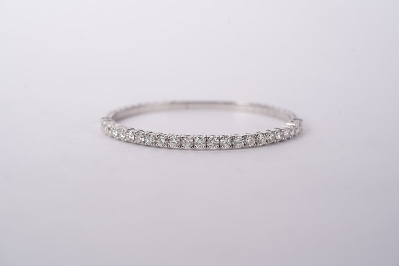 NLTT- 14KW15.83g 5.00ctw Diamond Flex Bangle