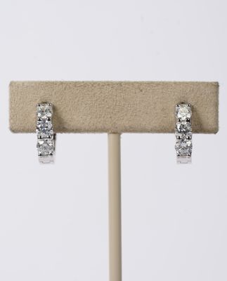 VEET- 14KW 5.15g 1.50ctw Diamond Huggie Hoop Earrings