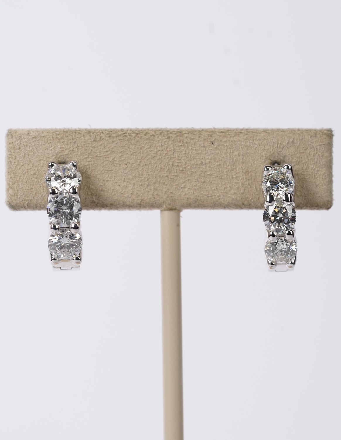 NNTT- 14KW 6.62g 3.00ctw Diamond Huggie Hoop Earrings