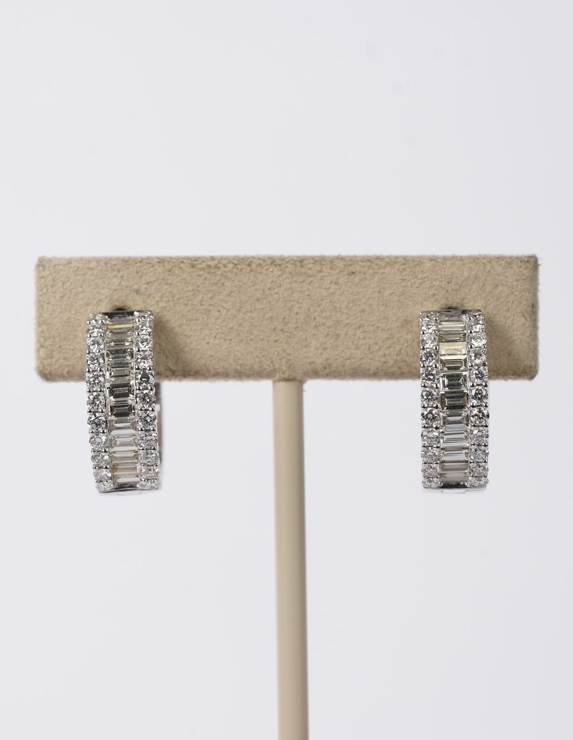 VDLTX- 14KW 7.26g 2.04ctw Baguette &amp; Round Diamond Hoop Earrings