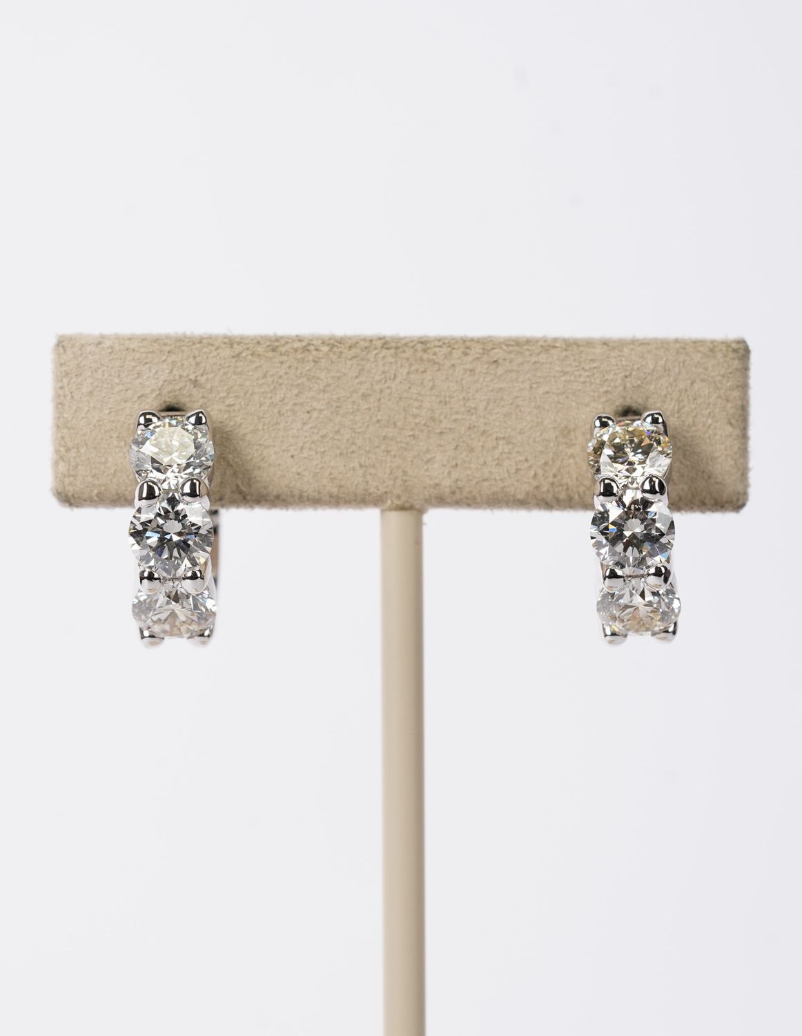 BIET- 14KW 8.17g 4.57ctw I-J/VS2-SI1 Round Diamond Huggie Hoop Earrings