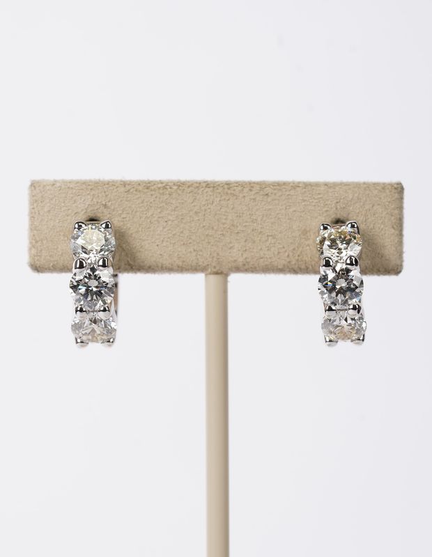 BIET- 14KW 8.17g 4.57ctw I-J/VS2-SI1 Round Diamond Huggie Hoop Earrings