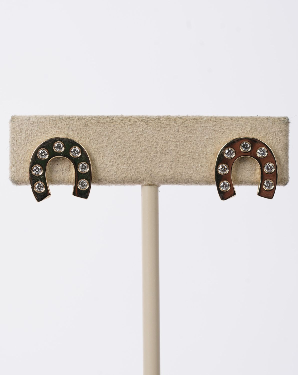 DETX- 14KY 2.85g .24ctw Diamond Horseshoe Stud Earrings