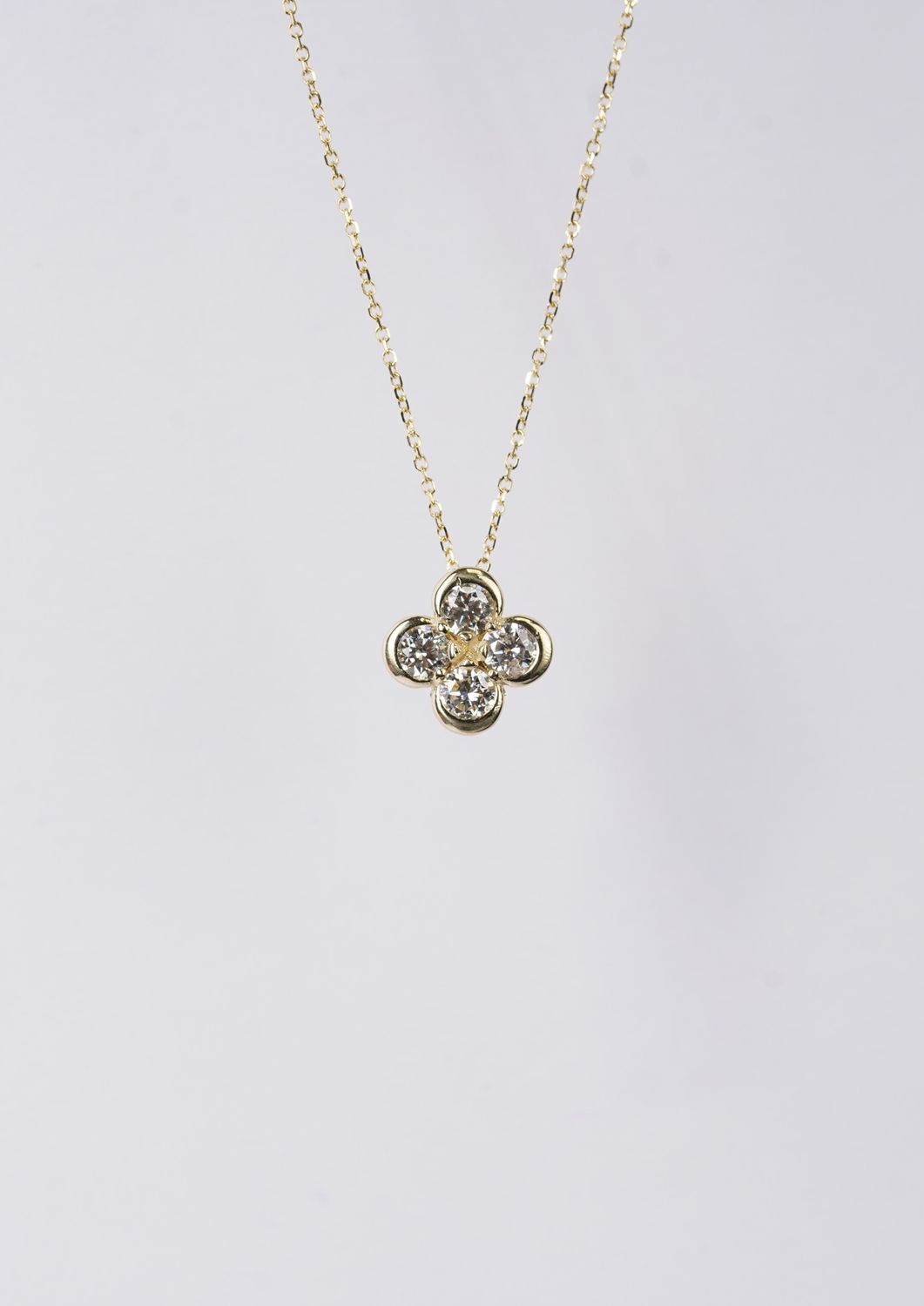 ITTX- 14KY 2.27g .72ctw Diamond Clover Neckalce 18&quot;