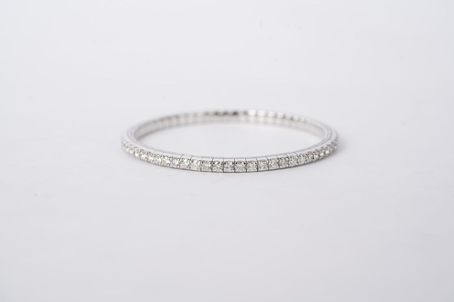 NITT- 14KW 14.84g 5.09ctw Diamond Stretch Bangle Bracelet