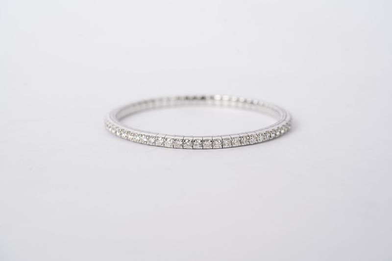 NITT- 14KW 14.84g 5.09ctw Diamond Stretch Bangle Bracelet
