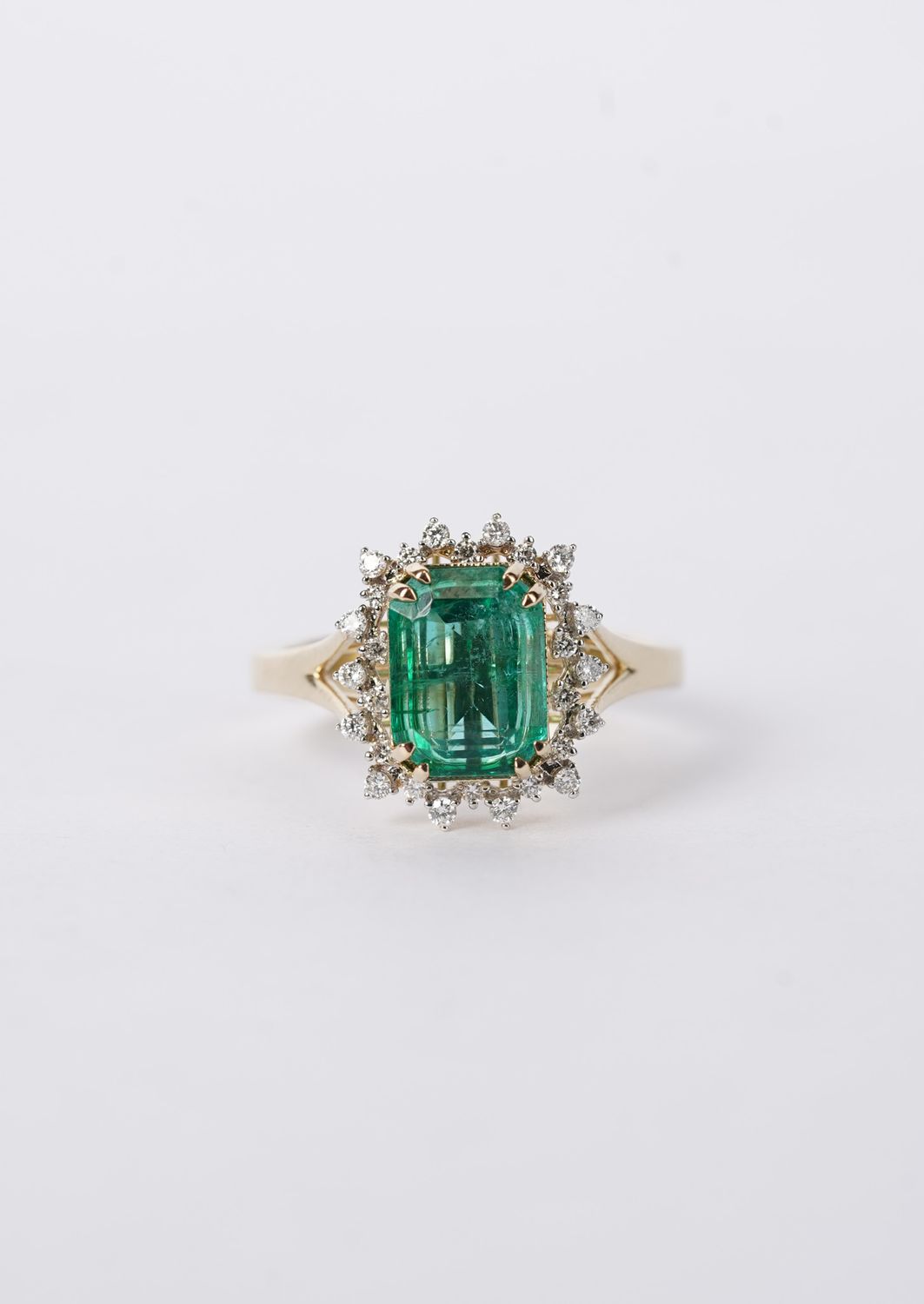 VDTT- 14KY 4.40g 3.09ctw (2.88ctr) Emerald &amp; Diamond Halo Ring (size 7.5)