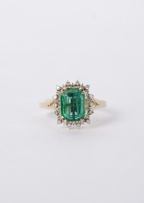 VDTT- 14KY 4.40g 3.09ctw (2.88ctr) Emerald & Diamond Halo Ring (size 7.5) VDTT- 14KY 4.40g 3.09ctw (2.88ctr) Emerald & Diamond Halo Ring (size 7.5)