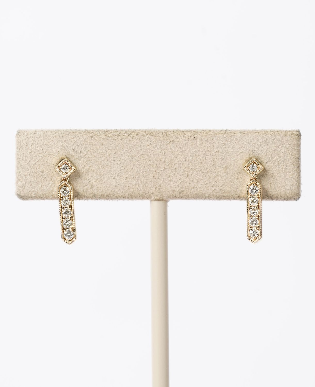 ARN- 10KY .90g .20ctw Diamond Dangle Fashion Earrings