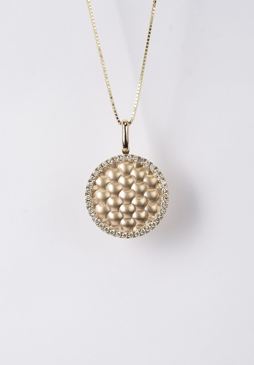 DTTX- 10KY 4.19g .48ctw Diamond Halo Textured Halo Necklace 20&quot;