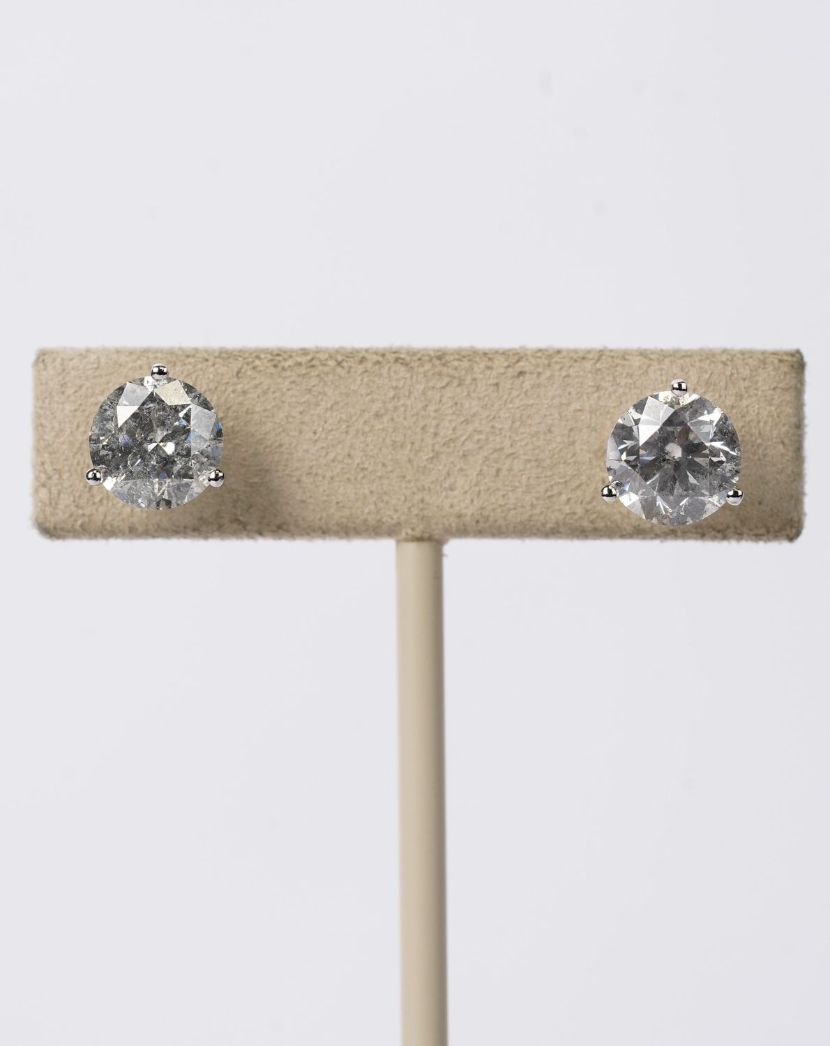 VETPT- 14KW 4.58ctw F-G/I1-I2 Round Diamond Stud Earrings