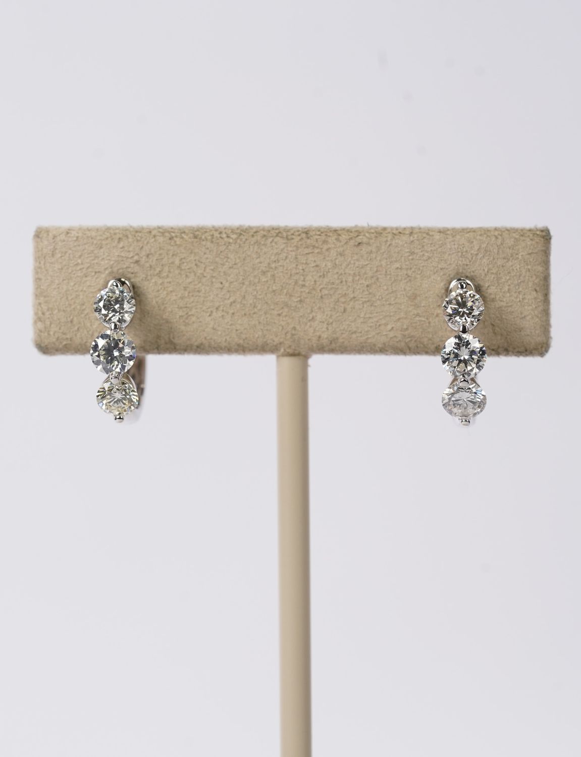 VDTT- 14KW 3.22g 1.44ctw Diamond Huggie Hoop Earrings