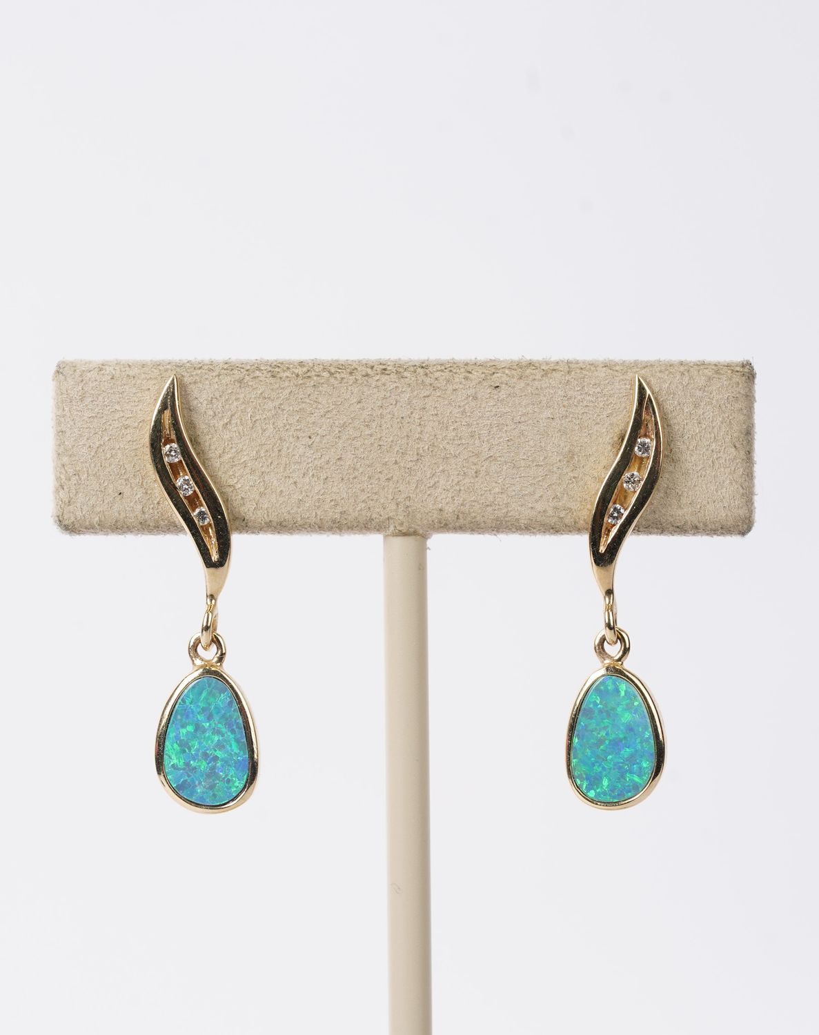 VTPT- 14KY 9x7mm Australian Opal Dangle Earrings