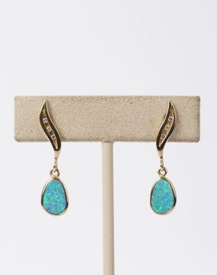 VTPT- 14KY 9x7mm Australian Opal Dangle Earrings