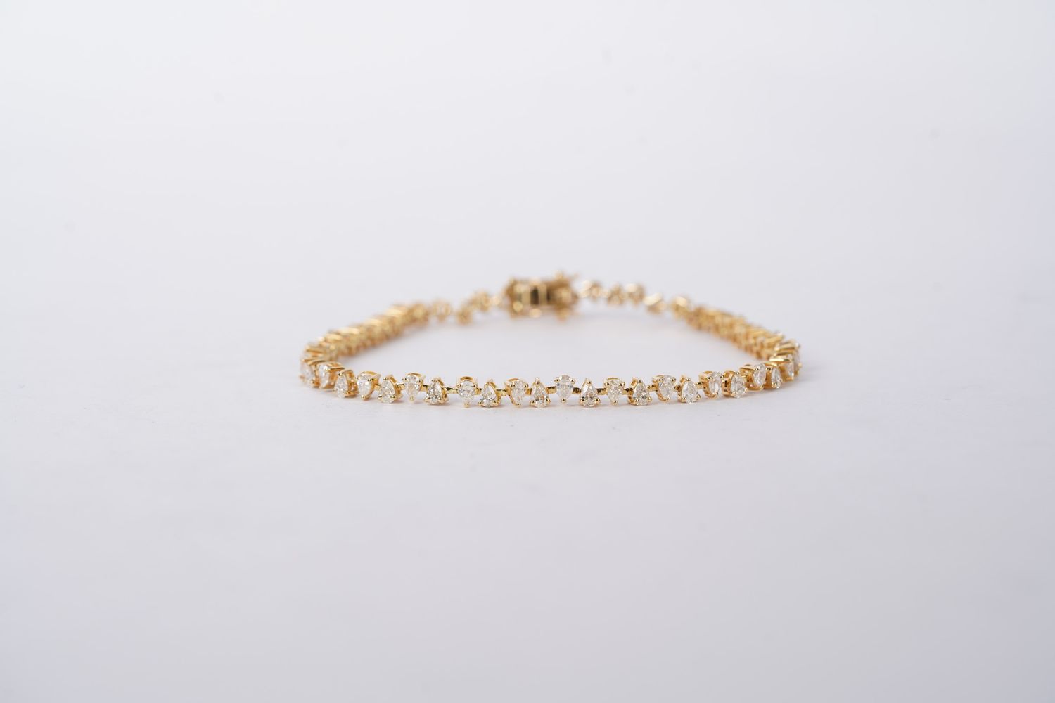 DEVT- 14KY 8.74g 3.80ctw I-J/SI2-I1 Pear Diamond Tennis Bracelet 7&quot;