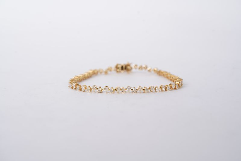 DEVT- 14KY 8.74g 3.80ctw I-J/SI2-I1 Pear Diamond Tennis Bracelet 7"
