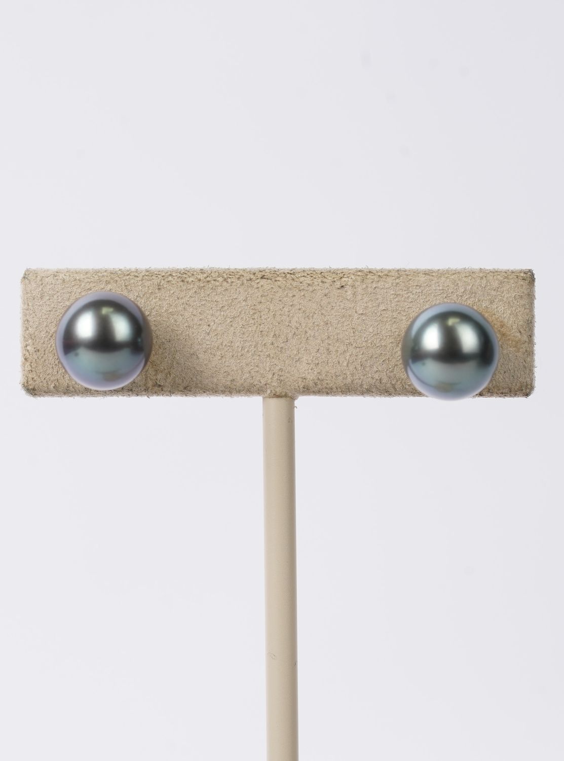 ATT- 14KW 2.58g 9mm Tahitian Pearl Stud Earrings