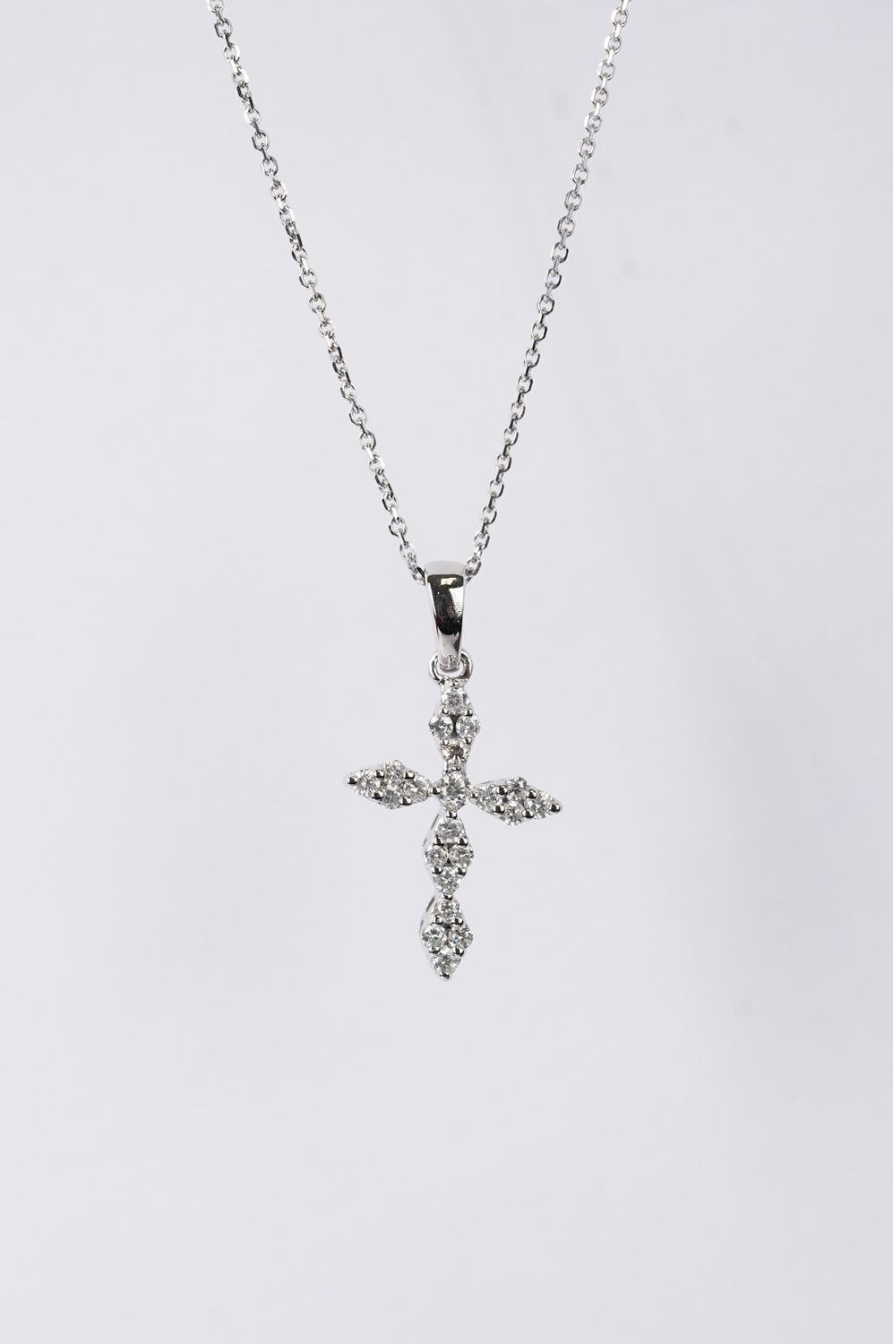 VAE- 14KW 2.25g .20ctw Diamond Cross Necklace 18"