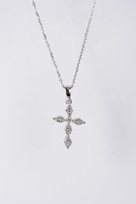 VAE- 14KW 2.25g .20ctw Diamond Cross Necklace 18"