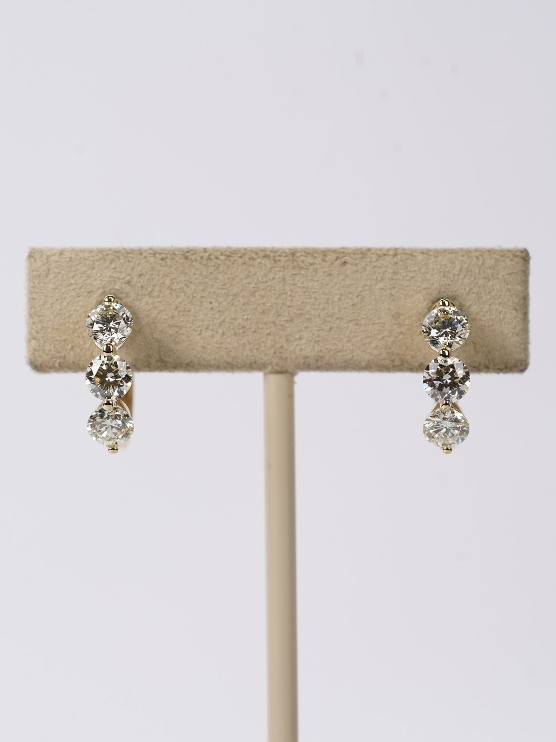 VDTT- 14KY 3.22g 1.53ctw Diamond Huggie Hoop Earrings