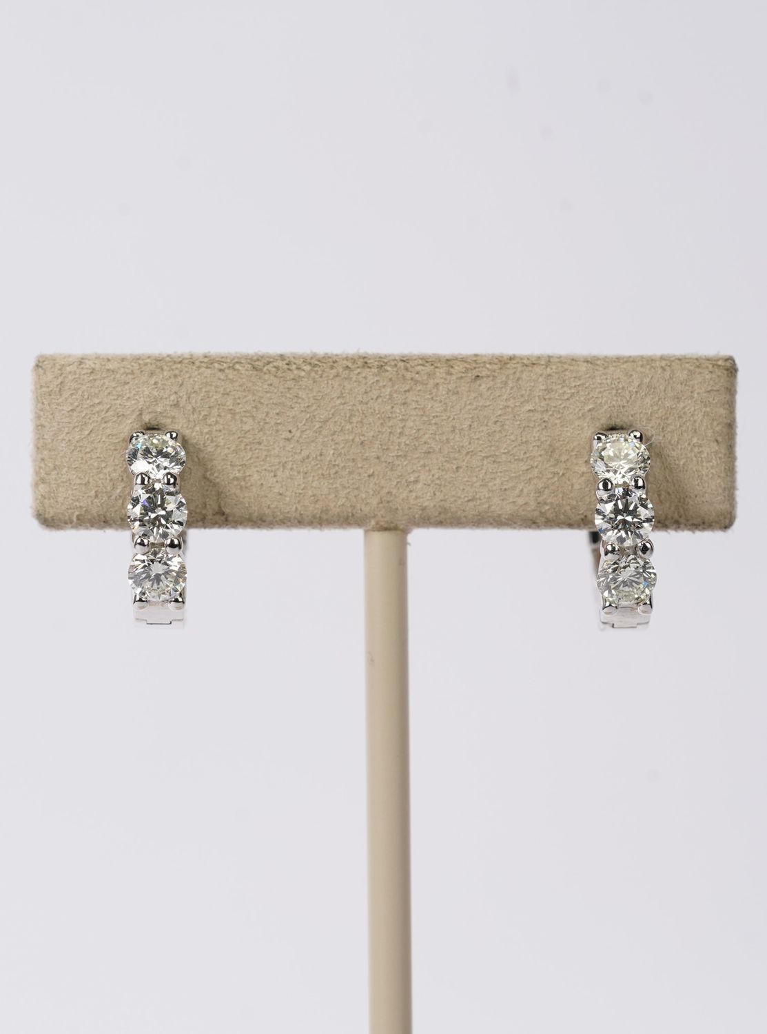 VLTT- 14KW 5.05g 1.56ctw I-J/VS2-SI1 Diamond Huggie Hoop Earrings